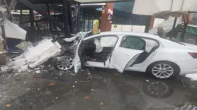 Bingöl’de otomobil iş yerine girdi