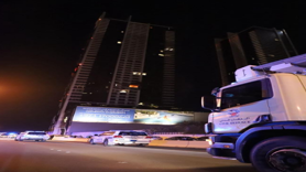 İran, Bahreyn'de otel ve 2 konutu hedef aldı