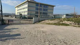 Lise öğrencisi okulun 3. katından atlayarak hayatını kaybetti