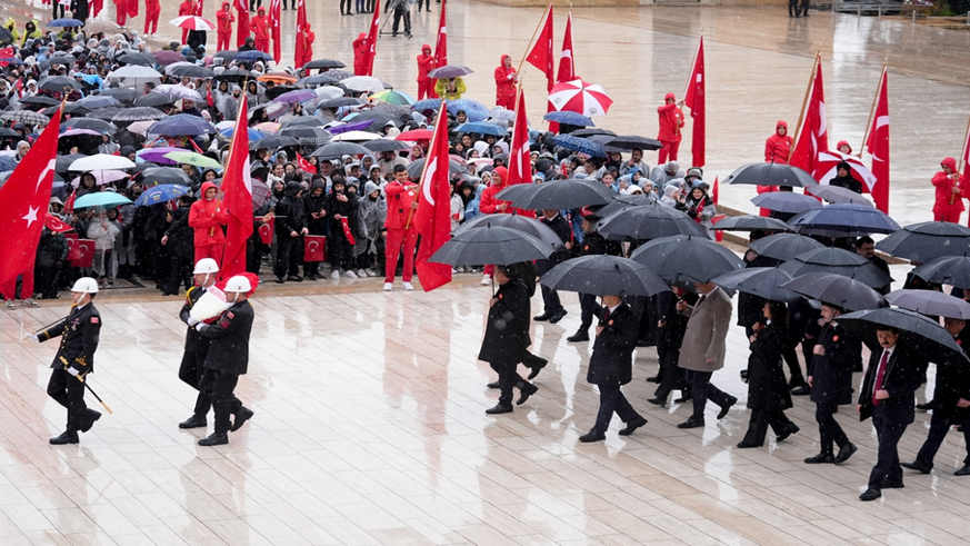 Bakan Tekin, öğrencilerle Anıtkabir’i ziyaret etti